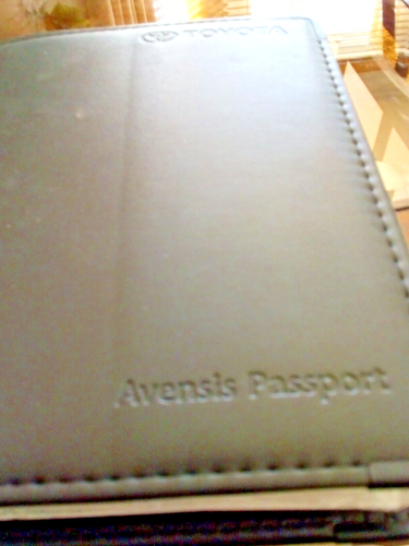 GENUINE TOYOTA AVENSIS WALLET & OWNER’S USER MANUAL HANDBOOKS & NAVIGATION 01-09 - Picture 2 of 23