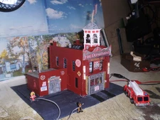 HO scale  Fire House Station w/truck & light diorama AHM