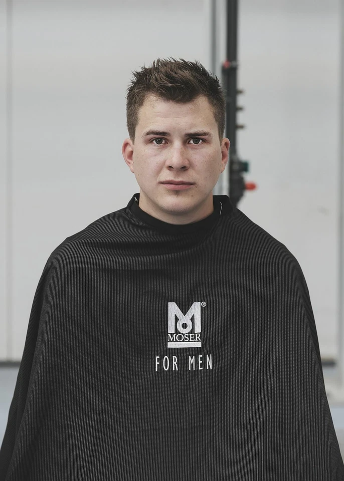 MOSER BARBER CAPE PIN STRIP PROFI FRISEURUMHANG NADELSTREIFEN 142x152 cm