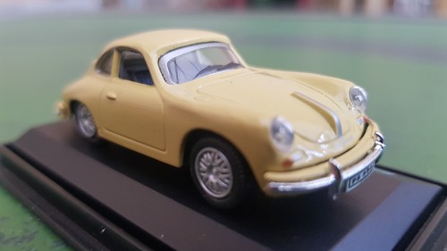 Cararama 1:72 Scale Porsche 356B sports car, pastel yellow, boxed - Picture 3 of 6