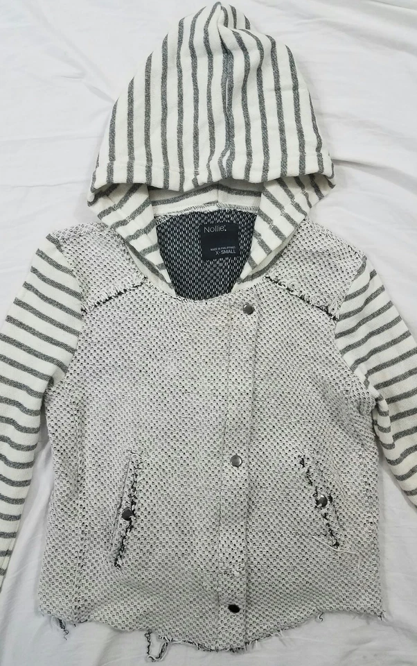 Jaqueta moletom Nollie feminina bege com capuz abotoada manga longa X-pequena - Imagem 2 de 4