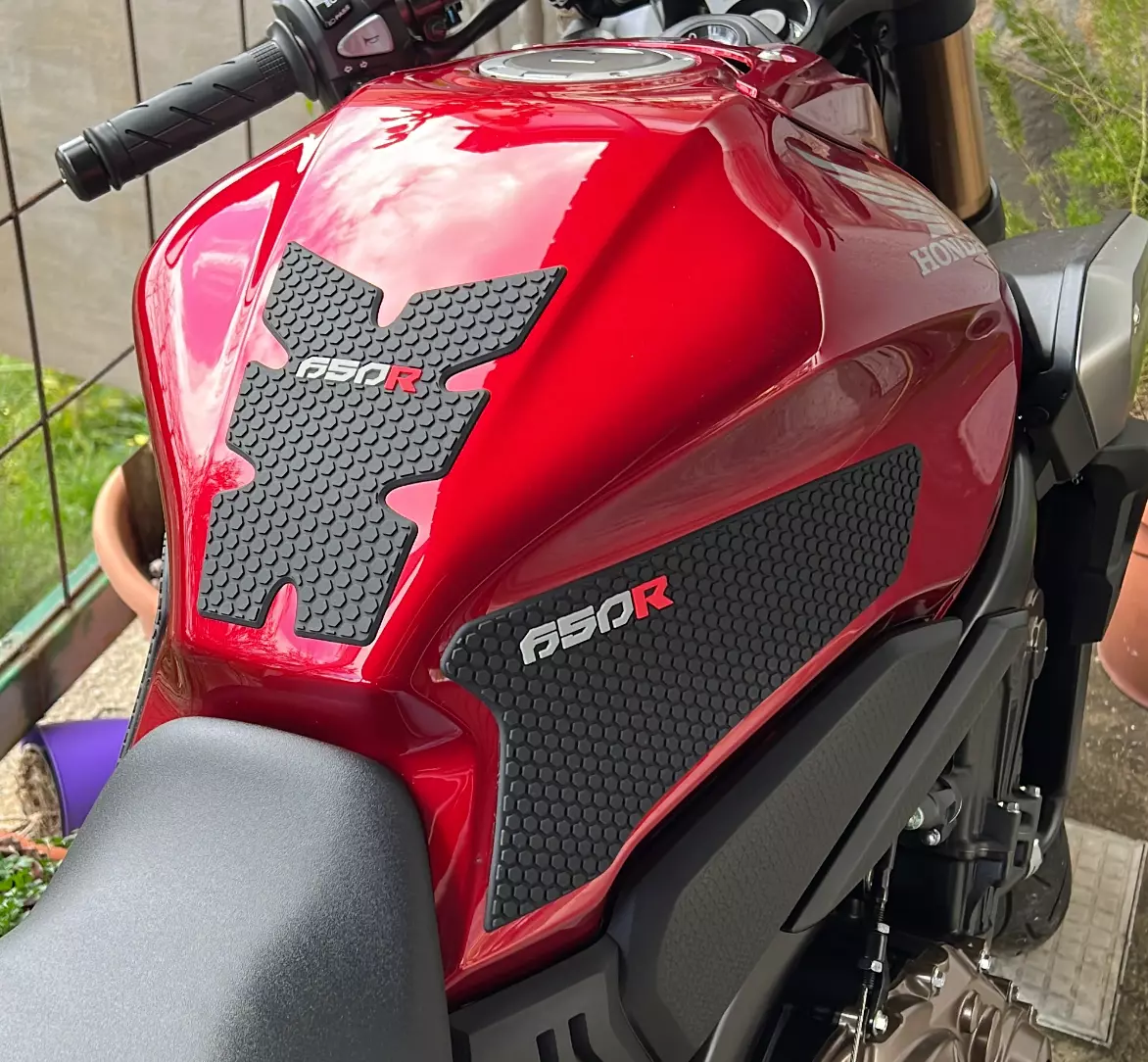 Honda CB CBR 650 R Neo Sports Cafe Traction Tank Pads Grips