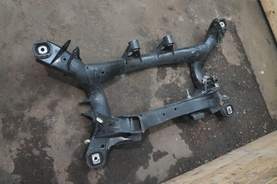 Rear Suspension Subframe Cradle Crossmember OEM 33316792505 BMW M235i F22 2014 Foto 2 de 4