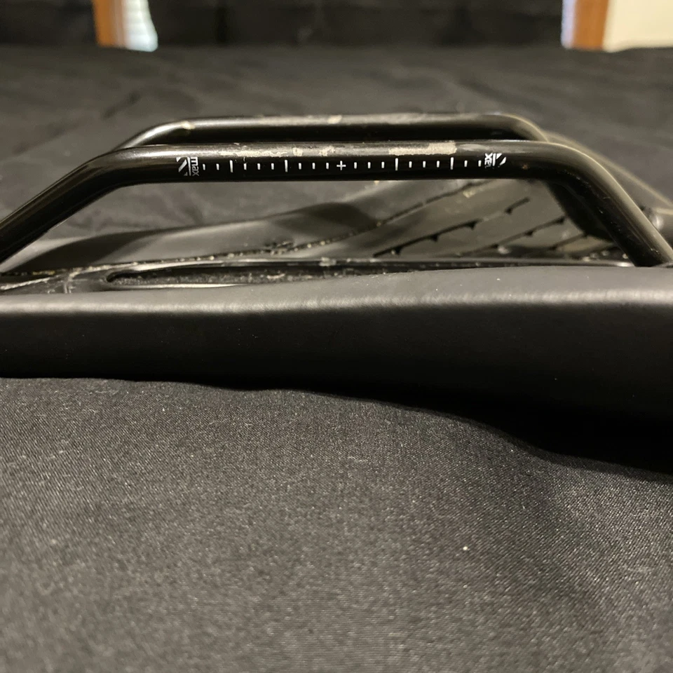 Combo de sillín y reflector para bicicleta Bontrager Arvada 564833 Foto 3 de 4