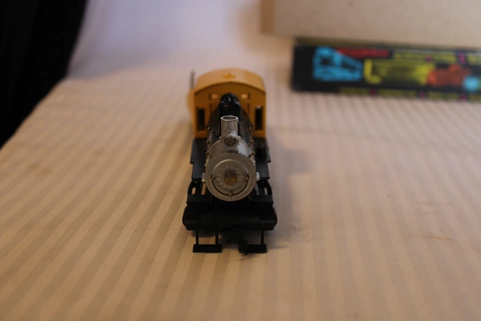 HO Scale Roundhouse, 0-6-0 Steam Locomotive, 50th Anniv. Modico Pacific, Yellow - Image 3 of 4