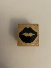 JRL Design B132 Kissing Lips Wood Mounted Rubber Stamp RS5