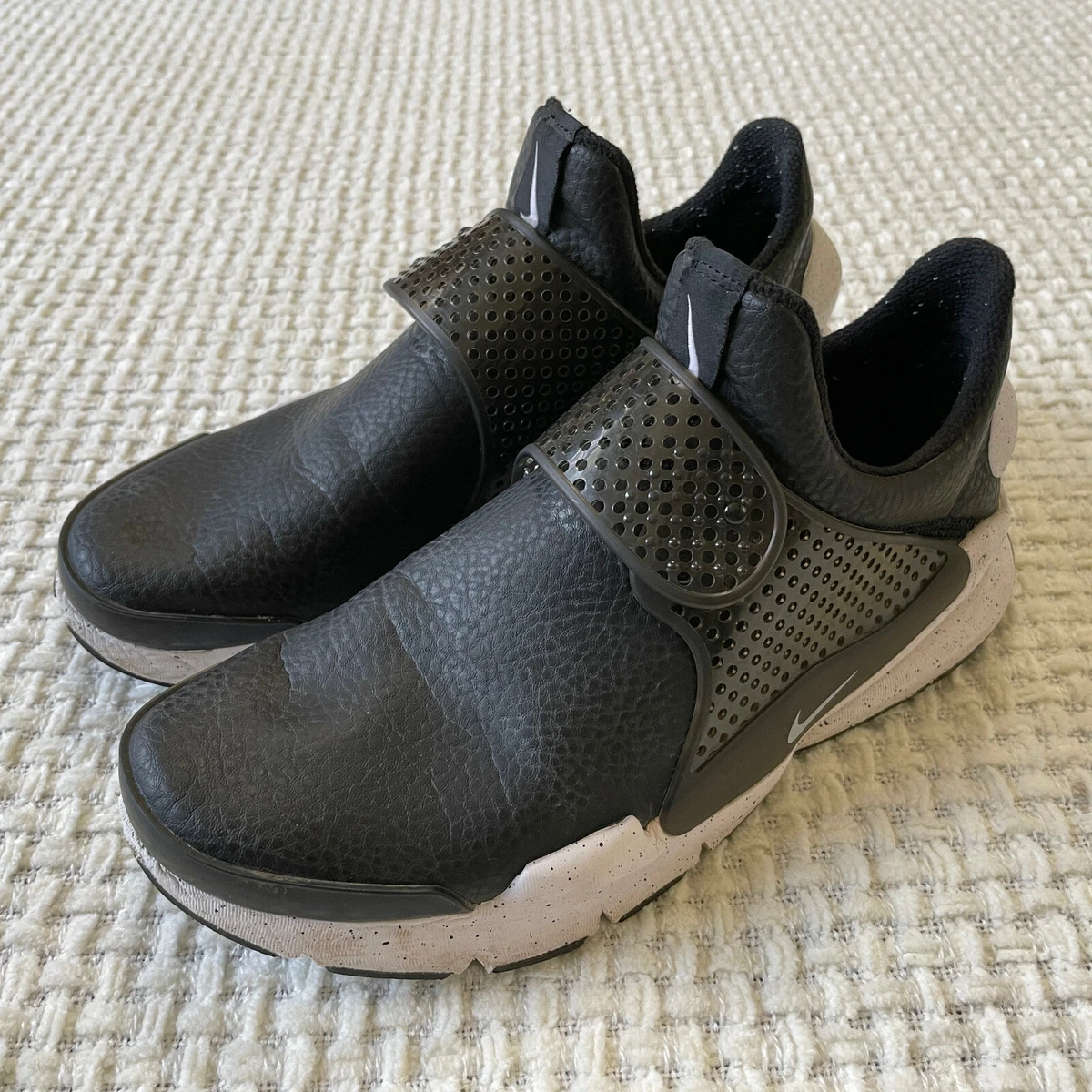 Nike sock dart shop womens white