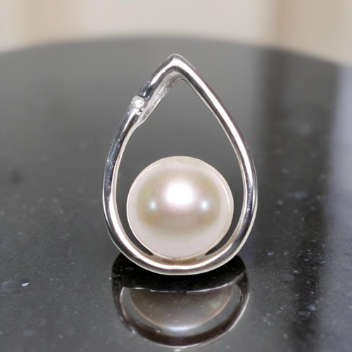 White Pearl Raindrop Pendant with Diamond – 14k White Gold - Picture 10 of 11