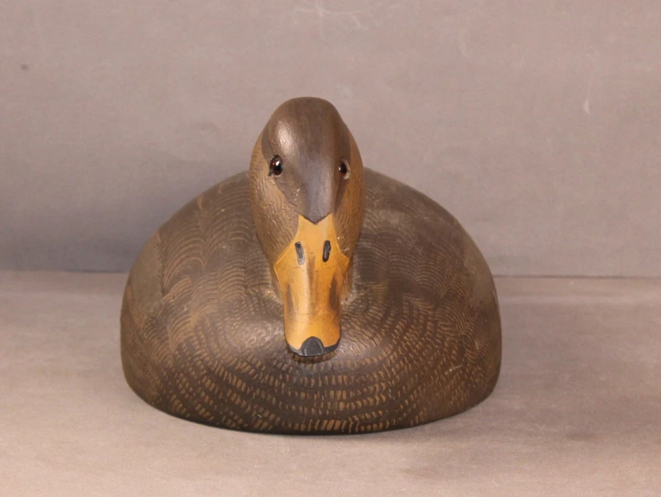 Isca de galinha vintage Ken Harris Woodville NY esculpida em madeira pato preto pintada à mão - Imagem 3 de 4