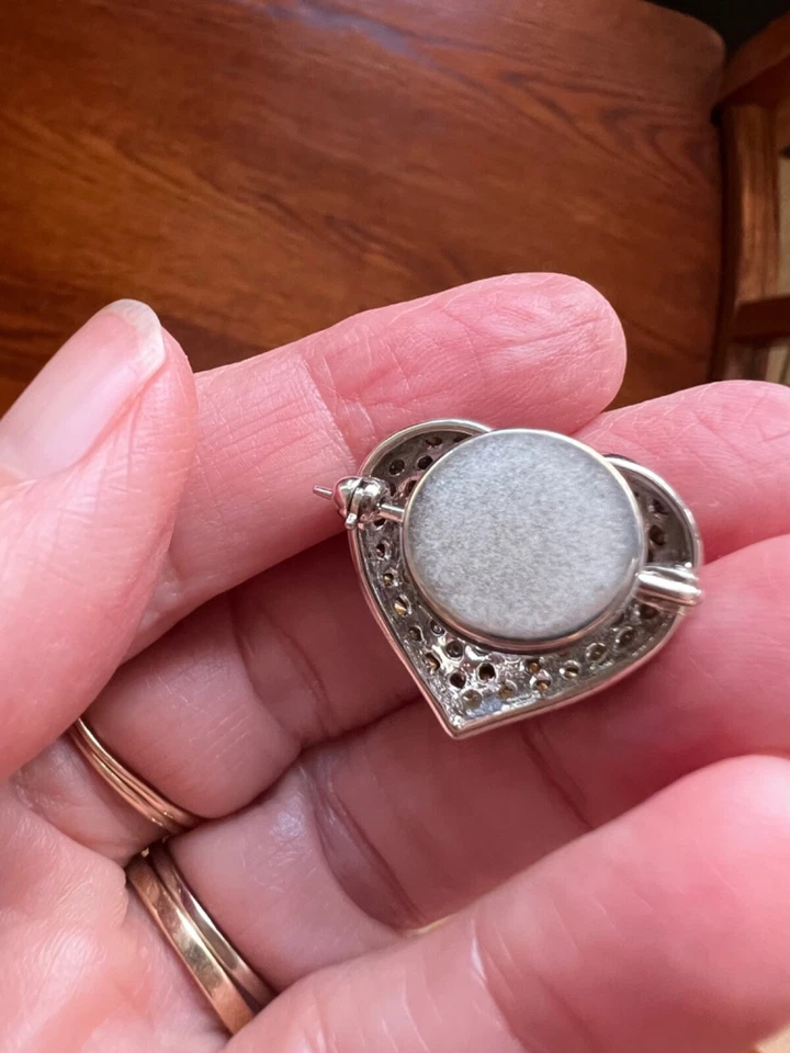 Broche coração bandeira EUA prata esterlina vermelho branco azul cristais Victoria Wieck - Imagem 3 de 4