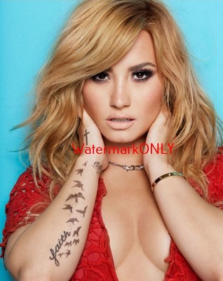 Gorgeous Actress/Singer ''Demi Lovato'' Beautiful ''Pin-Up'' PHOTO! #(3)
