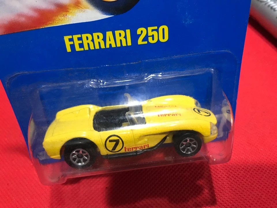 Ferrari 250 1991 Hot Wheels Collector n.º 117 amarillo como nuevo en tarjeta 1:64 B544 Foto 3 de 4