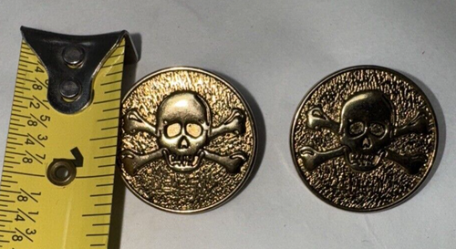 17 Dill Buttons Skull And Crossbones - Picture 3 of 13