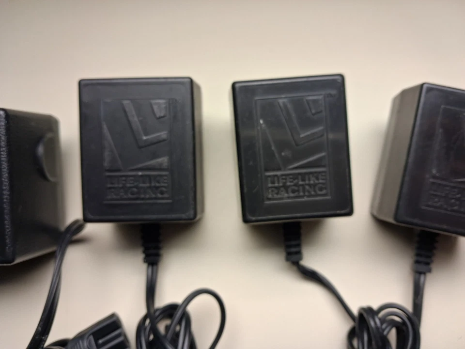 LOTE DE 5/CINCO TRANSFORMADORES REALISTAS, HO SLOT CAR POWER PACK LOTE DE CINCO  Foto 4 de 4