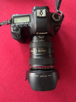 Canon EOS 5 D Mark II, Zubehörpaket mit zwei Objektiven, Rucksack, Karten, Akkus