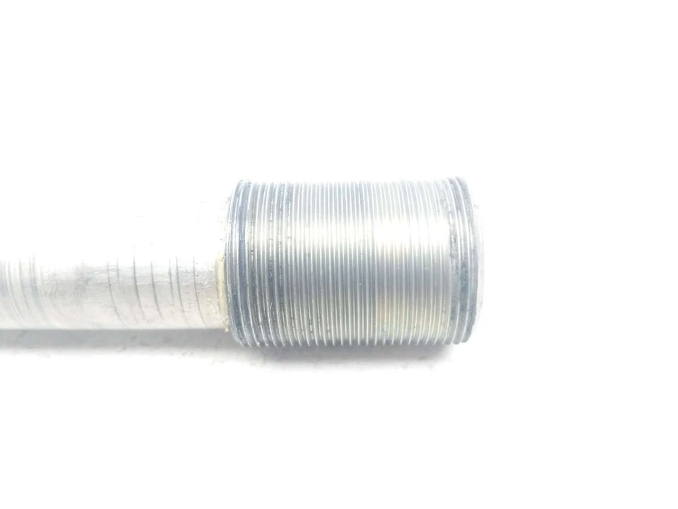 Perno pivote brazo oscilante Yamaha R6 YZF-R6R 09 Foto 3 de 4