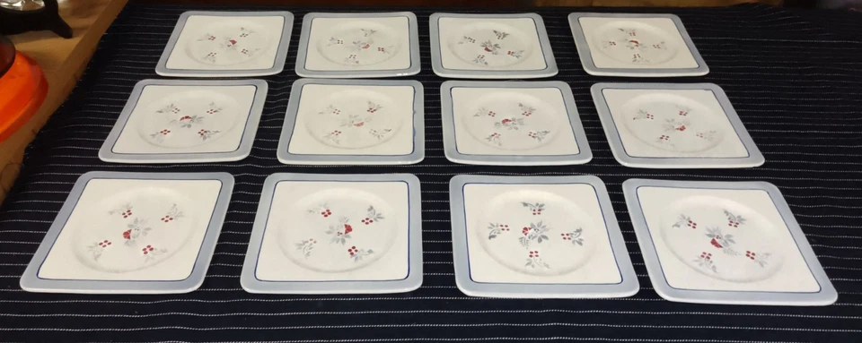 12 Anciennes Assiettes À Dessert Carré En Faïence Marly 55 Fleurs Grise Et... - Photo 4/4