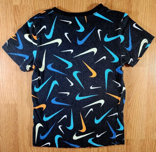 Nike 'All Over Print' Black Colorway Graphic T-Shirt Boy's Size 7 - Picture 2 of 3