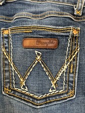 Wrangler Women's Bootcut Denim Blue Jeans 11x34. Embroidered fun back pockets