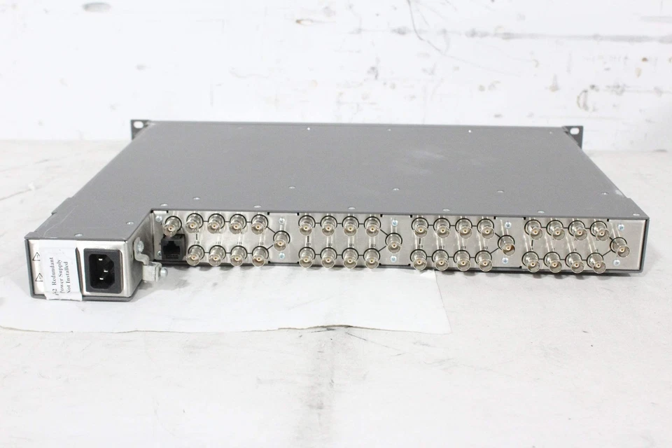 Ranuras para tarjetas amplificador de distribución de video AJA Video SystemsFR1/FR1D (4) Foto 3 de 4