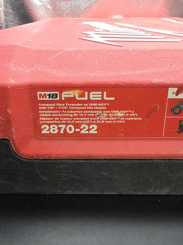 Kit filettatubi compatto monochiave Milwaukee M18 FUEL USATO con 4 matrici e batteria 8Ah - Foto 20 di 21