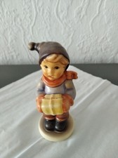 Hummelfigur Goebel Hummel Figur- Nur ne  Kleinigkeit -Porzellanfigur