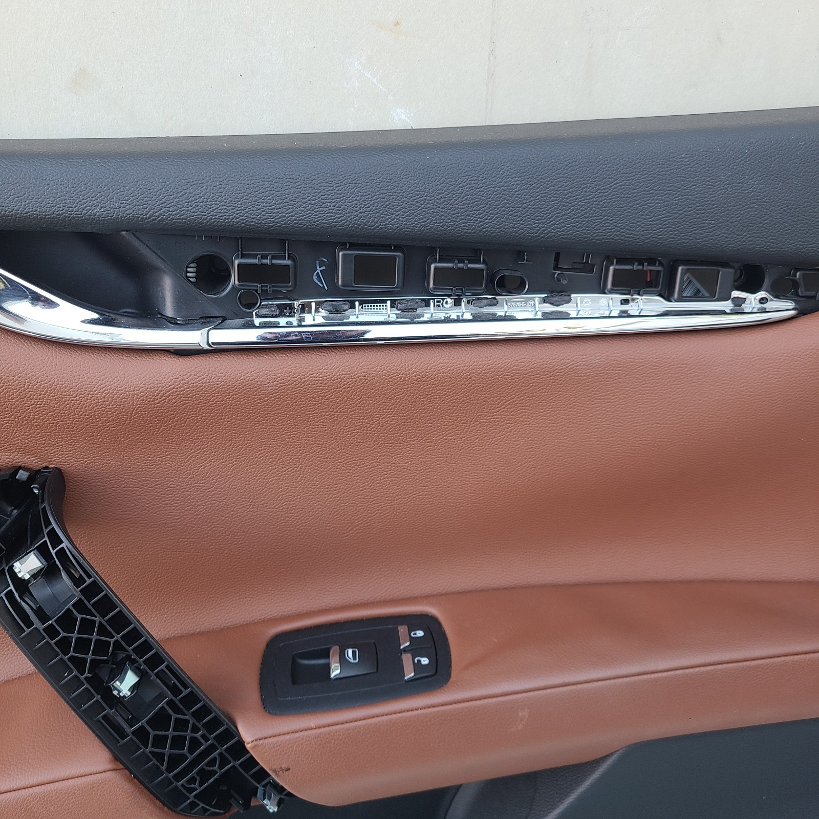 Maserati Ghibli 2014-2019 Front Right Passenger Door Panel Trim Cover 1058043130