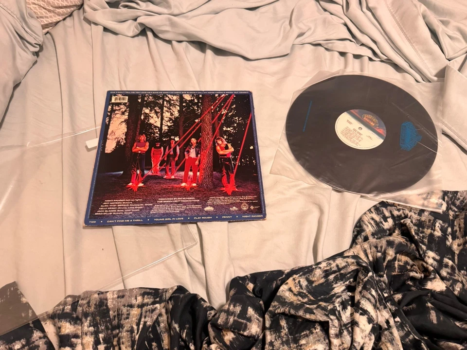 NIGHT RANGER Dawn Patrol - AUTOGRAPHED X4 - 1982 Foto 2 de 3