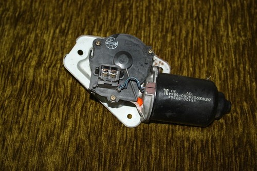 Daihatsu Cuore 1999-2003  Scheibenwischermotor vorne