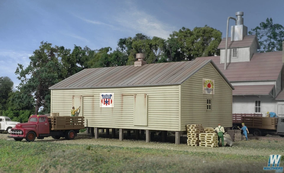NEW Walthers 933-3230 Co-Op Storage Shed Kit N Scale Train FREE US SHIP - Image 2 of 2
