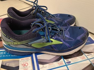 brooks ravenna size 12