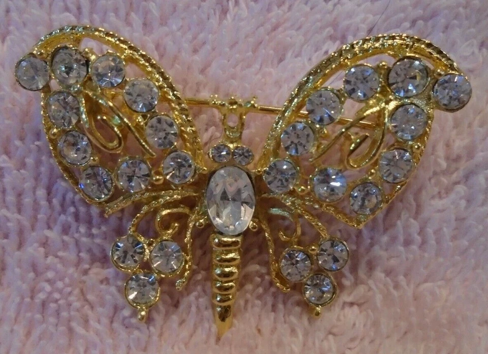 Broche prendedor mariposa grande dorado y cristal transparente Foto 2 de 3