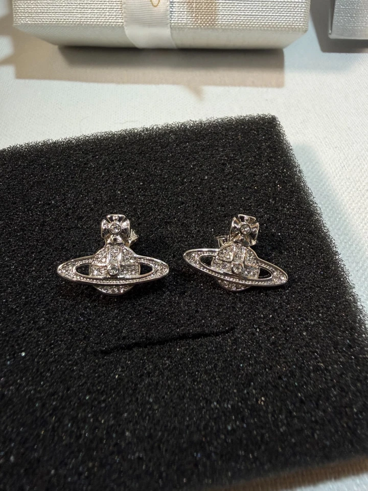 Pendientes Vivienne Westwood Plata Mini Bajor Relieve Nuevos Con Todo Embalaje Foto 2 de 4