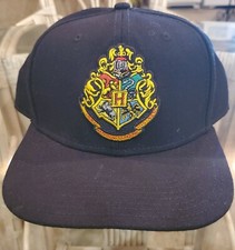 HARRY POTTER, HOGWARTS CREST, BLACK SNAPBACK CAP. Officially licensed.