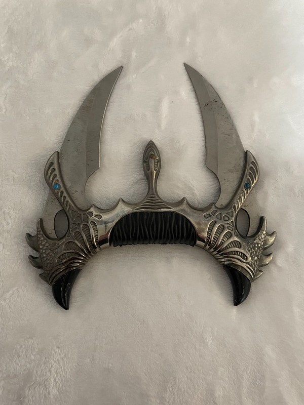Twin Blade Kit Rae Fang of Baelin  Fantasy Knife