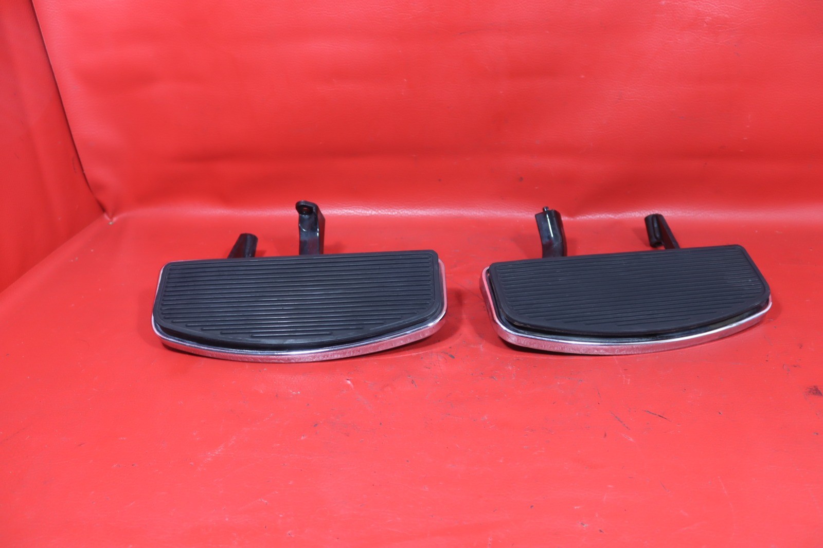 2013 HARLEY-DAVIDSON ELECTRA GLIDE ULTRA LIMITED FLHTK FRONT RIDER FOOTBOARD SET
