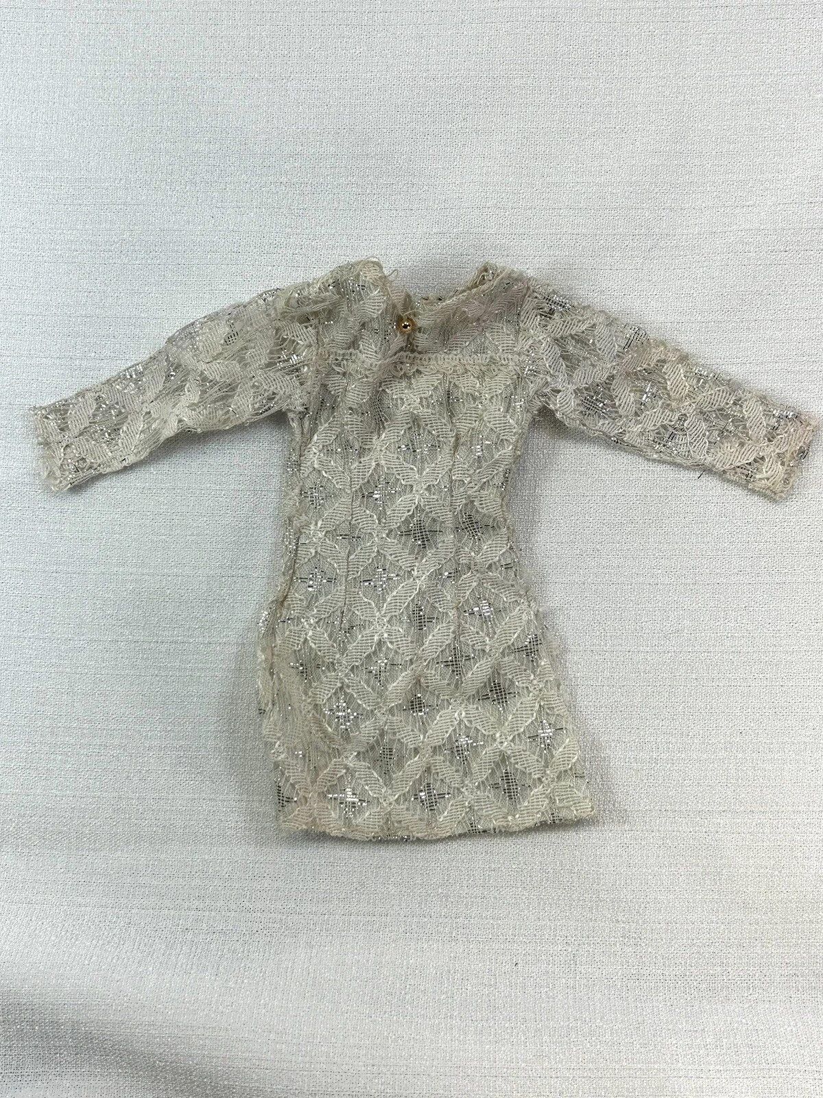 OFF WHITE Barbie bambola vintage vestito bianco sporco con bottone posteriore perlato