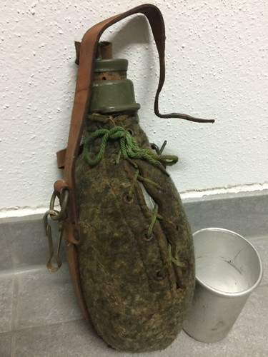 Vecchia borraccia militare con tazza in alluminio ex Cecoslovacchia - Foto 4 di 5