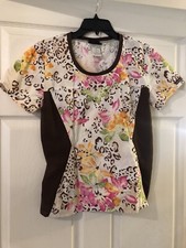 Women  s Cherokee Scrub Top Size Small White Brown Wildflower Mix Crew Neck