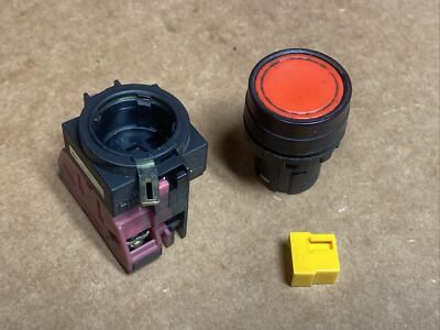 YW1B-V4E02R | Pulsante di arresto di emergenza Idec YW Rilascio a rotazione, Montaggio a pannello, 22 mm 2 NC IP65 | RS