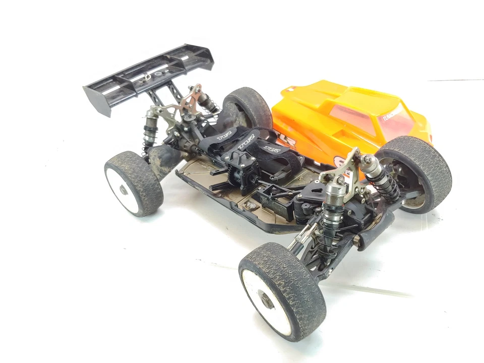 TLR Team Losi Racing 8ight 4.0 1/8 4x4 Buggy Roller Rolling Chassis w/ Body Oran - Image 3 of 4