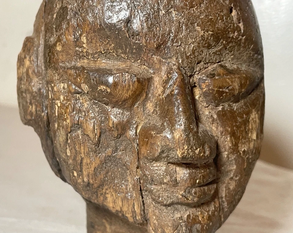 Antigua escultura fragmento cabeza muñeca tailandesa Tailandia madera tallada a mano siglo XVIII Foto 4 de 4