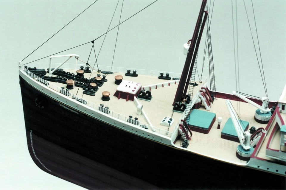 Minicraft RMS Titanic Deluxe W/ Brass Railings 1/350 Plastic Model Ship 11320 - Image 4 of 4