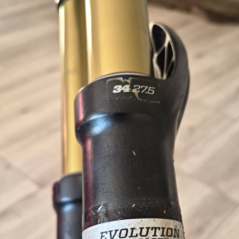 FOX Evolution Series 20148 27.5in Suspension Fork Tapered Steerer MTB Black/Gold