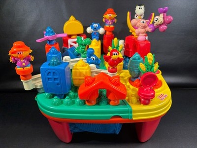 FISHER-PRICE ''POP-ONZ POP'N TWIRL SPIN MUSICAL BUILDING TABLE''  PLUS 33 PCS.