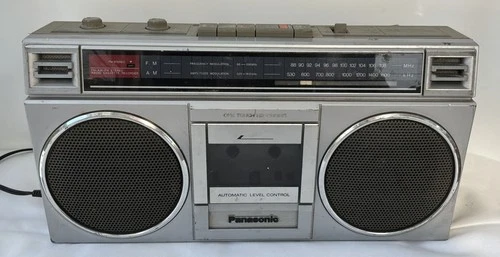 Vintage Boombox Panasonic RX-4920  Powers Up Radio Works Needs Restoration  !!!￼