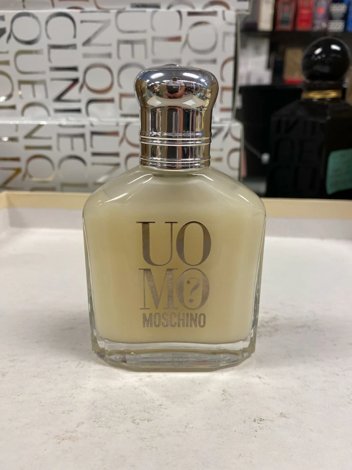 ...OH! Eau de Toilette Spray de Moschino (2,5 fl oz) Foto 2 de 3