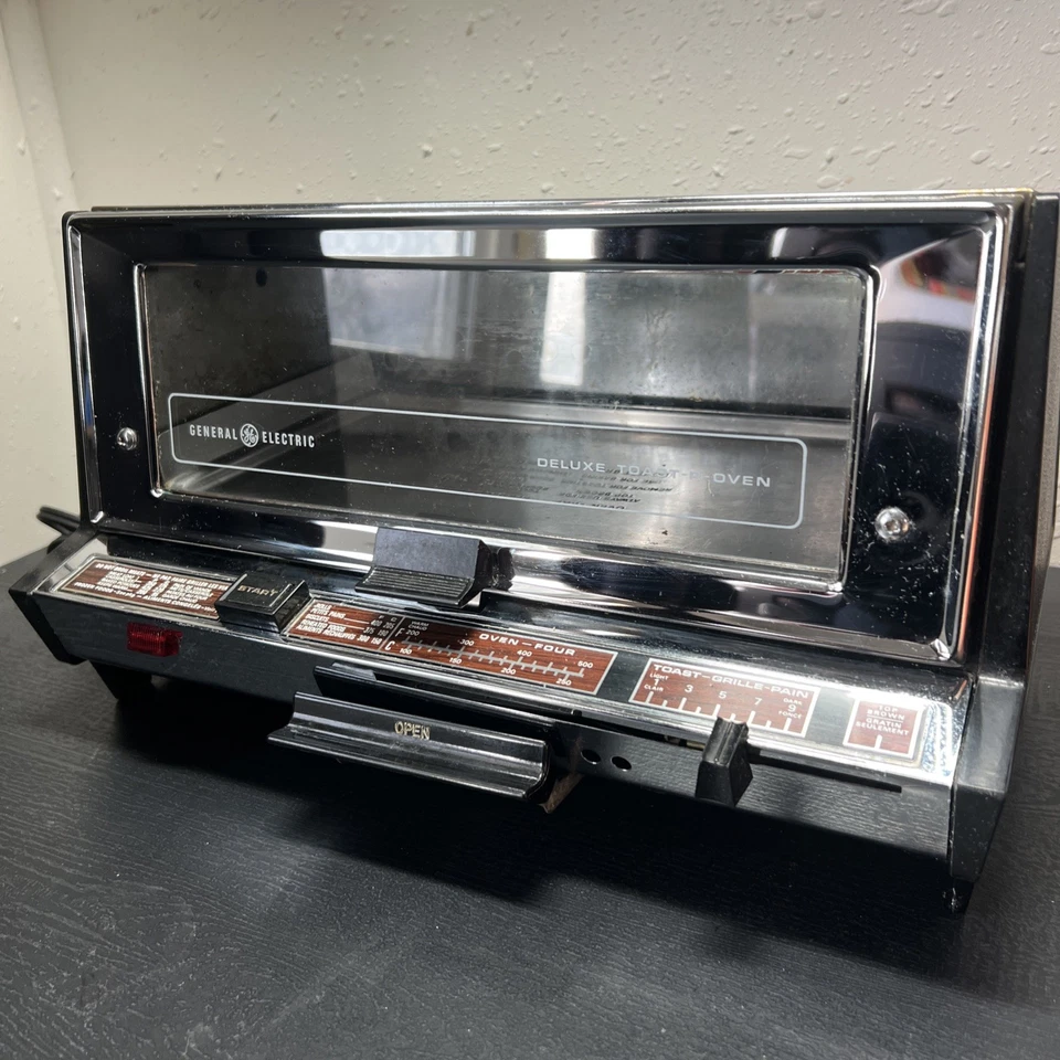 Vintage GE General Electric Deluxe Toast-R-Oven A2T93 - Image 2 of 4
