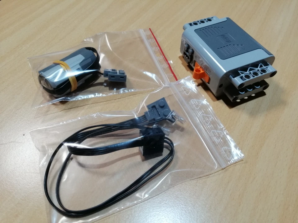 LEGO Technic Box 8881 + 1 Stück M-Motor 8883 + LED Licht / Power Functions - Bild 4 von 4