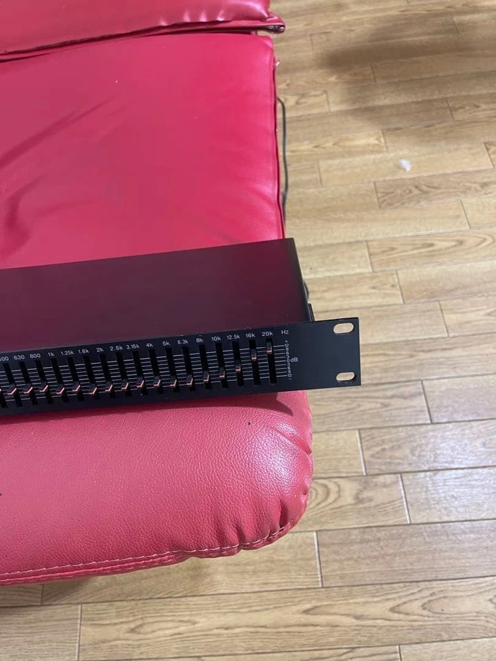 YAMAHA GQ1031BII GRAPHIC EQUALIZER 1/3 Octave 31 Bands AC100V 50/60Hz 12W - Image 2 of 4